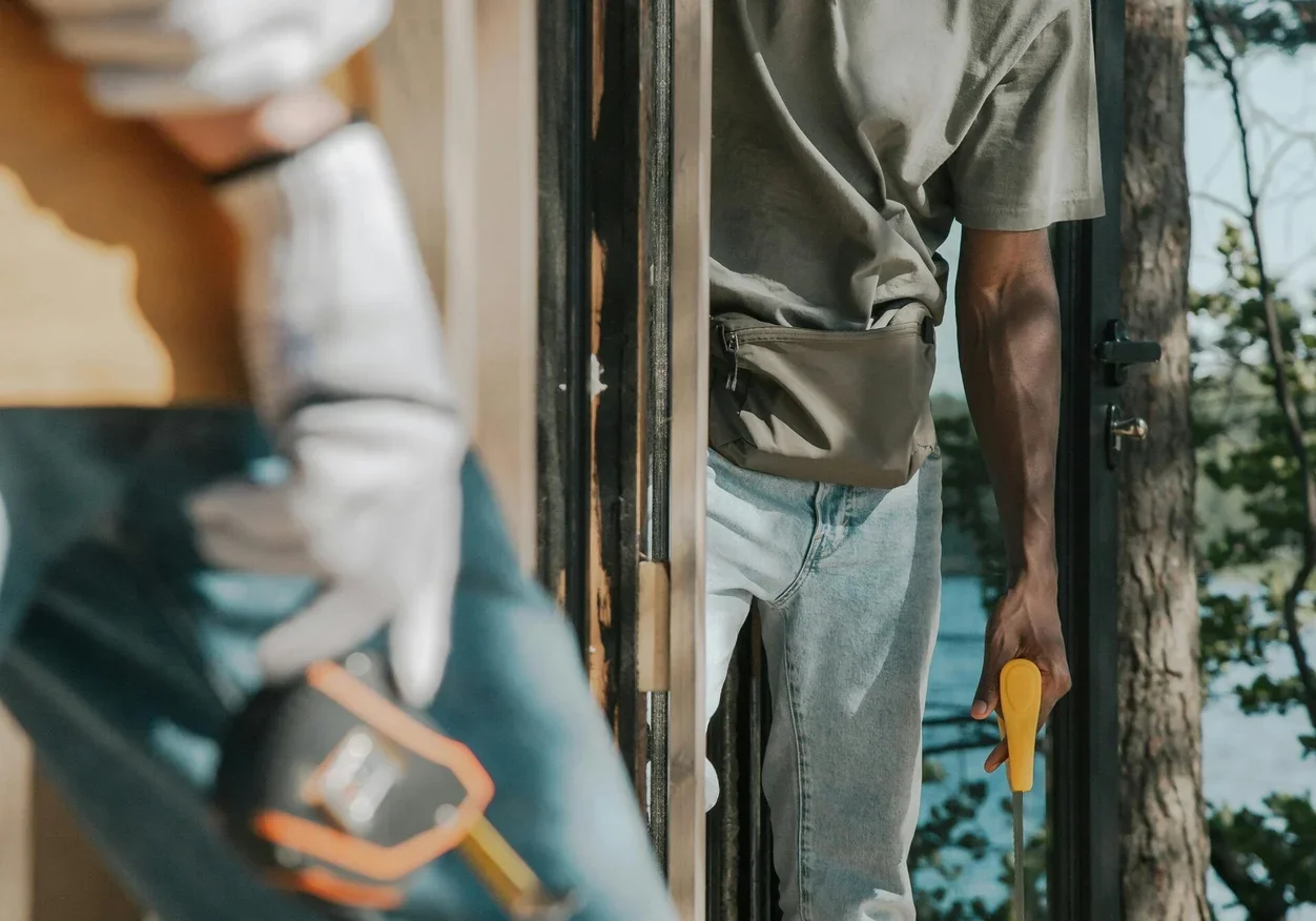 Exterior service tools and workwear